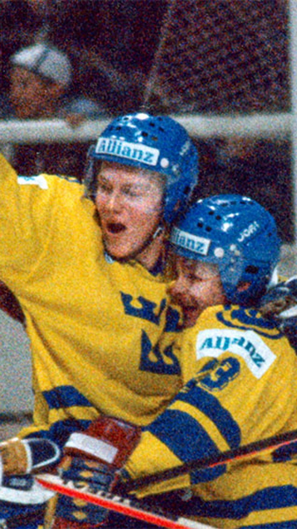Mats Sundin jublar efter det avgörande målet i VM 1991