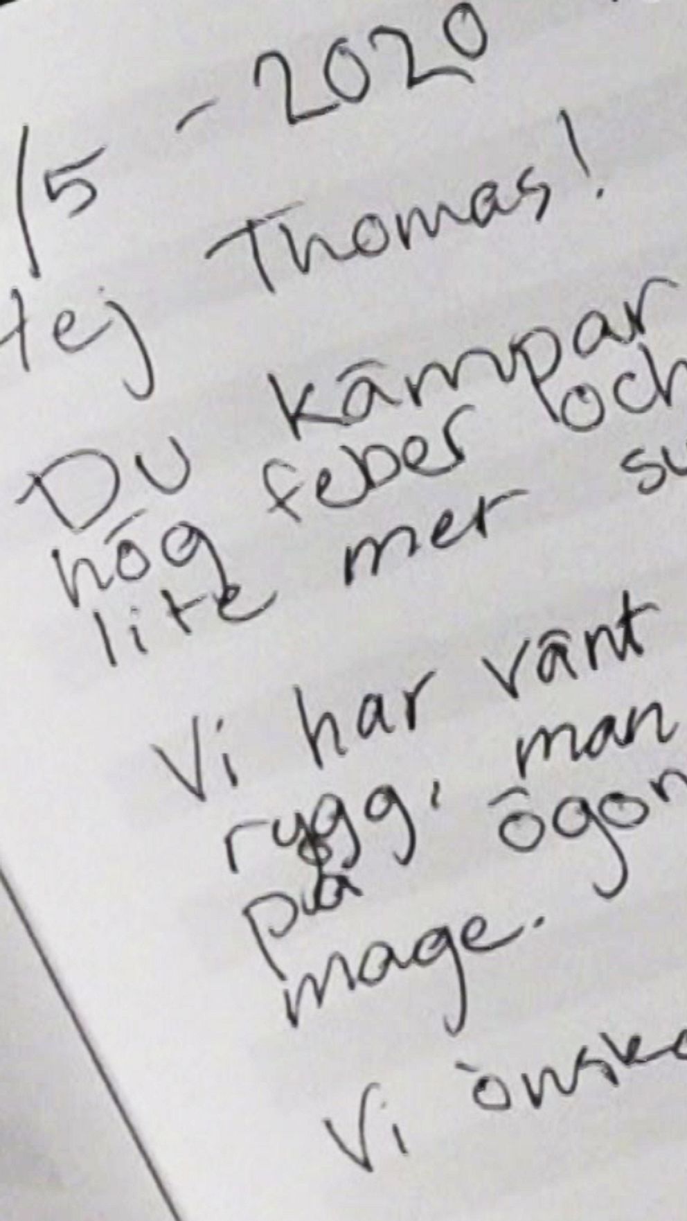 En tvådelad bild som till vänster visar Thomas Hellgren liggandes i respirator och till höger en sida i den dagbok som sjukvårdspersonalen förde.