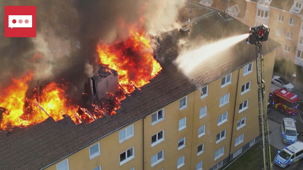 Brand i ett tak på flerfamiljshus
