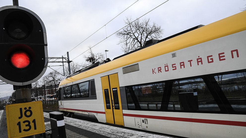 Krösatåg vid en tågstation