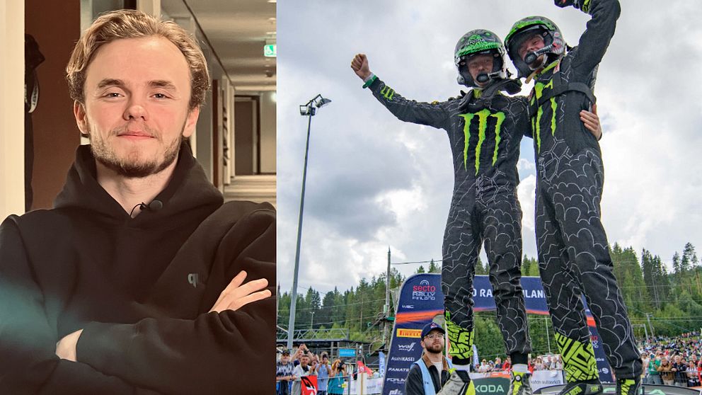 Till vänster står rallyföraren Oliver Solberg med armarna i kors, iklädd en svart hoodie. Till höger firar två personer i specialdesignade tävlingsdräkter med Monster Energy-logotypen, de står på en prispall och sträcker upp armarna i luften framför en stor publik och en grönskande bakgrund.