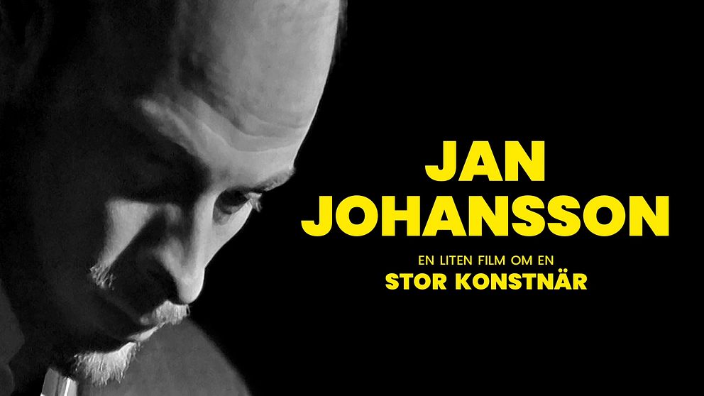 Musikern Jan Johansson i svartvitt tittar nedåt.
