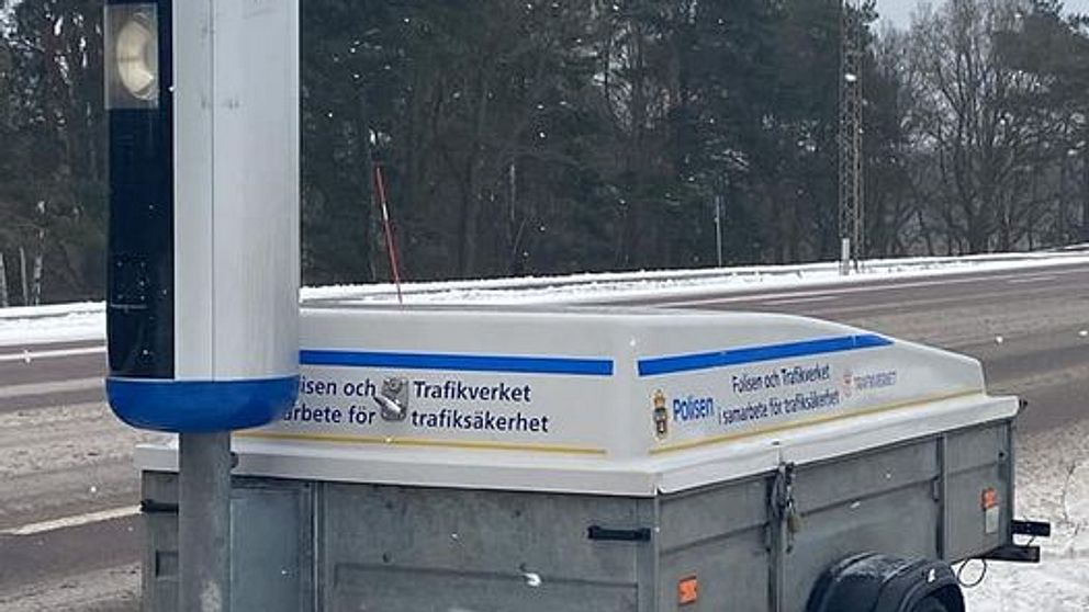 Bild på den mobila fartkameran vid Ölandsbron.