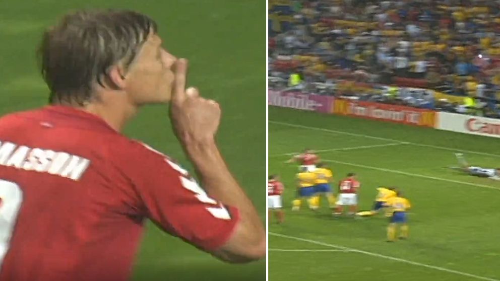 Jon Dahl Tomasson hyssjar efter mål mot Sverige