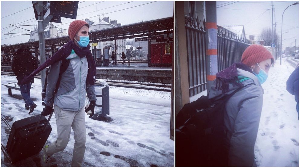 Ung kille går längst tågperrongen i Frankrike med resväska.