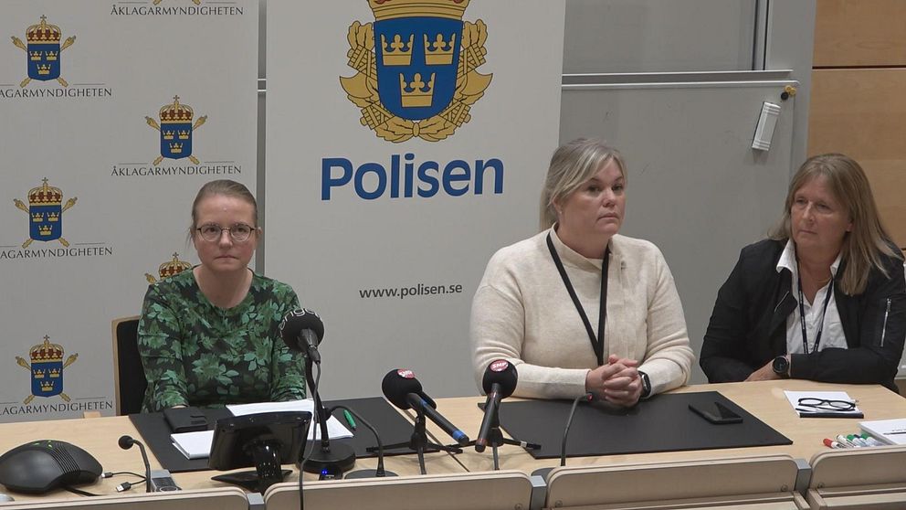 Åklagare Emma Berge på en presskonferens på polishuset i Växjö.