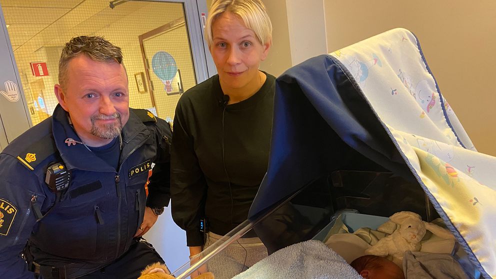 trafikpolis lars svensson, mamman Susanne och nyfödda pojken på neonatalavdelningen