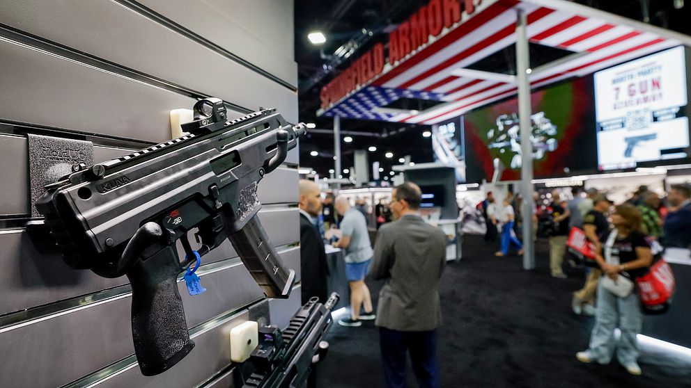 Efter dödsskjutningen – oväntad kritik från USA:s vapenlobby | SVT Nyheter
