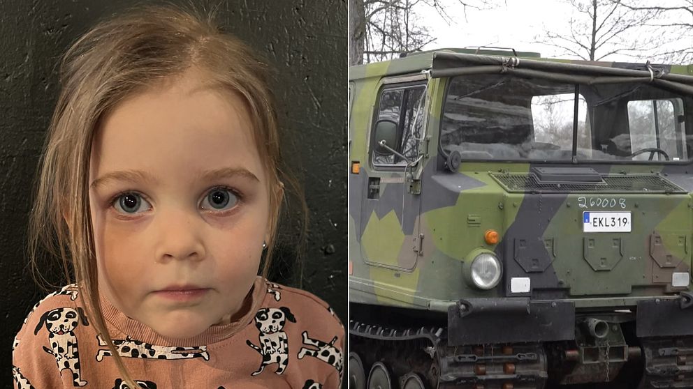 Till vänster om bilden står Ebba och tittar in i kameran. På höger sida står en bandvagn.