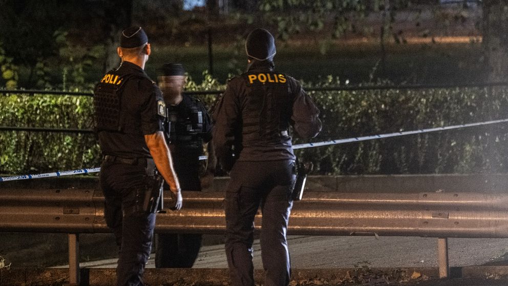 Poliser vid en misstänkt mordbrand