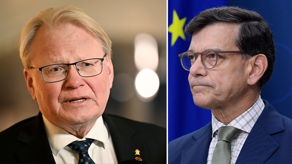 En delad bild som visar två personer i formella kläder. Till vänster syns en man med ljus färg på håret och en mörk kostym, medan han, tillsammans med andra, deltar i en offentlig verksamhet. Till höger är en annan man klädd i en blå kostym med en ljus skjorta och ett mönstrat näsduk. Bakgrunden är suddig och rör sig om en scen med europeiska flaggor.