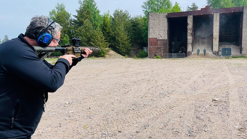 På bilden: Här provskjuts försvarets nya vapen – AK24