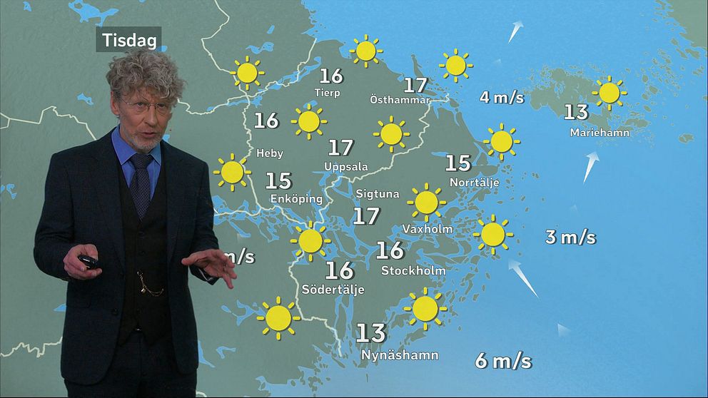 Metereolog Pererik Åberg står framför en prognos fylld med solar