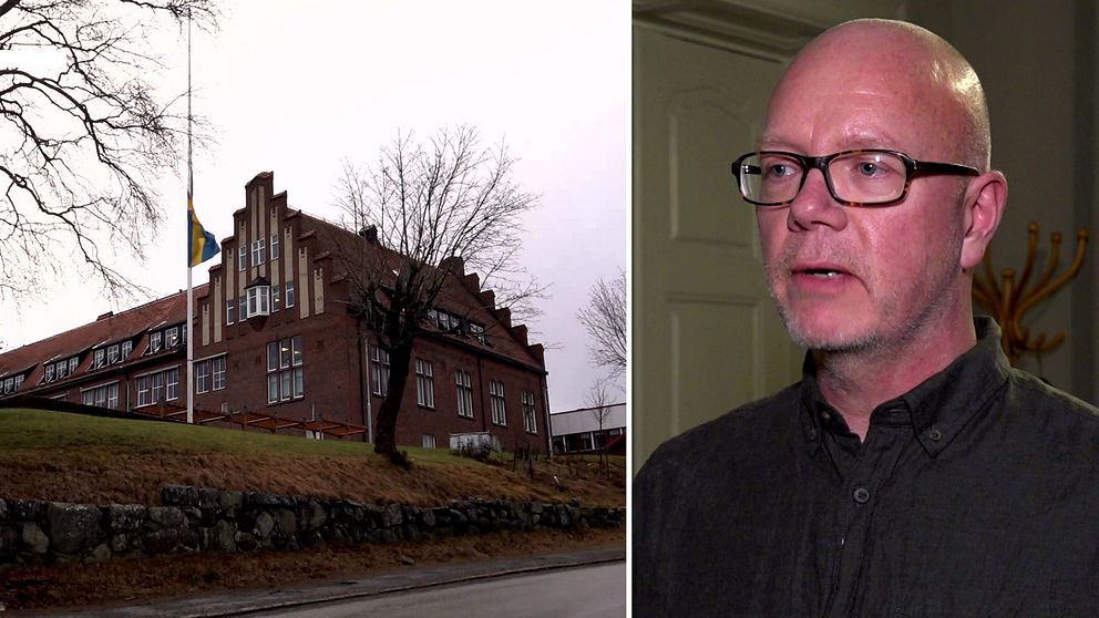 Till vänster visas en äldre tegelbyggnad med svensk flagga på halv stång. Till höger syns en person i en skjorta som står inomhus.