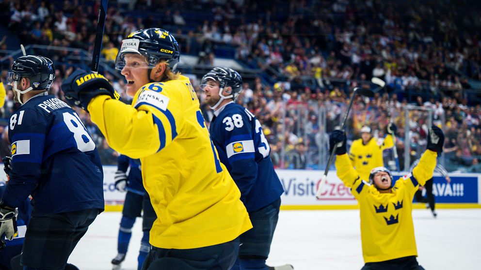 Rasmus Dahlin firar mot Finland.