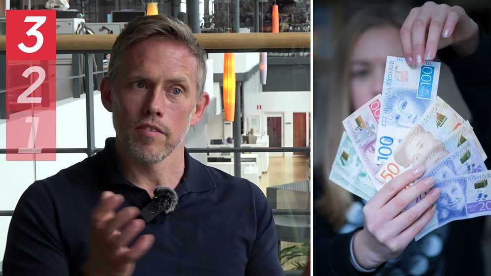 Till vänster en man med ljust kort hår och skäggstubb som gestikulerar med handen. Till höger hålls en bunt svenska sedlar upp av en ung kvinna. Hon syns inte bakom sedlarna.