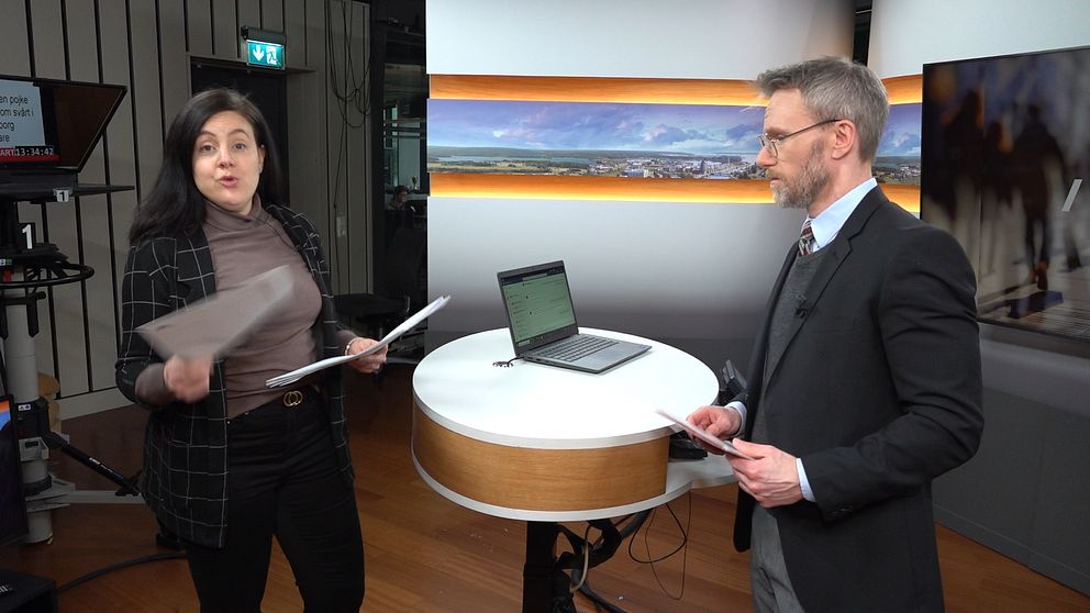 SVT:s reporter, Elin Schwartz, i studio med programledare för SVT Nyheter Väst, Anders Ekwing