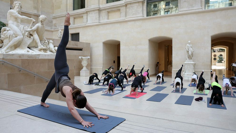 Yoga på Louvren