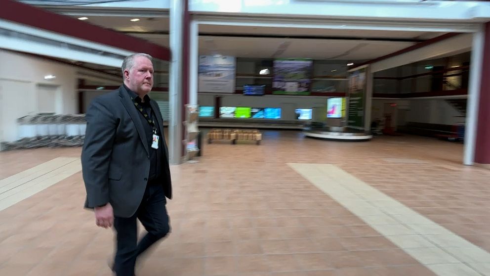 Sundsvall Timrå Airports VD Frank Olofsson i en fartig bild på flygplatsen.