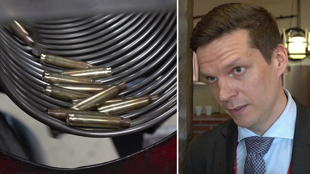 Delad bild. Till vänster ammunition i magasin. Till höger en person i kostym och slips.