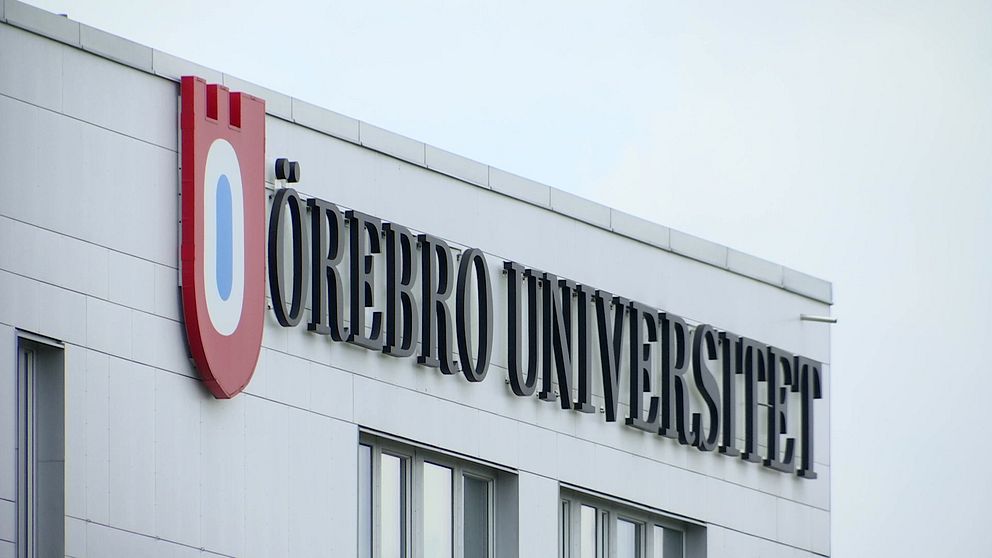 Skylt utanför Örebro universitet