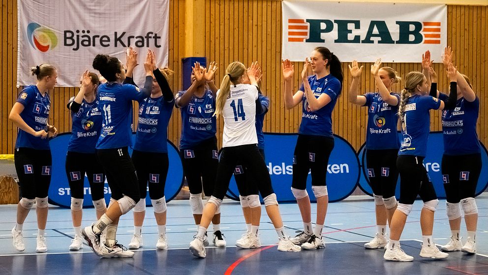 Engelholms volleybollag jublar efter seger