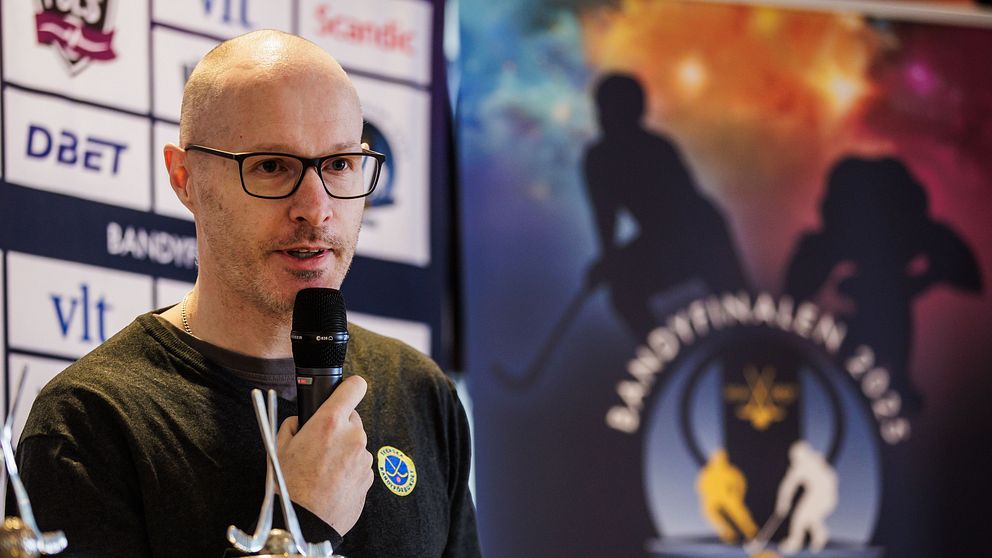 Pär Gustafsson i samband med bandyfinalerna i Västerås.