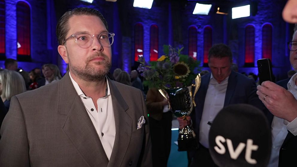 Partiledarna om deras skämmigaste valstunt: ”Kändes ovärdigt” | SVT Nyheter
