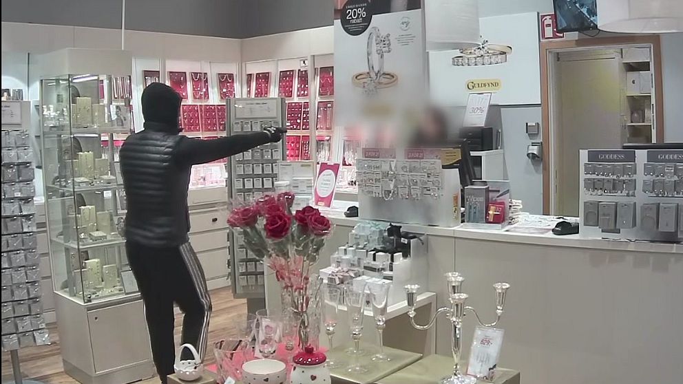 butikspersonal hotas av man