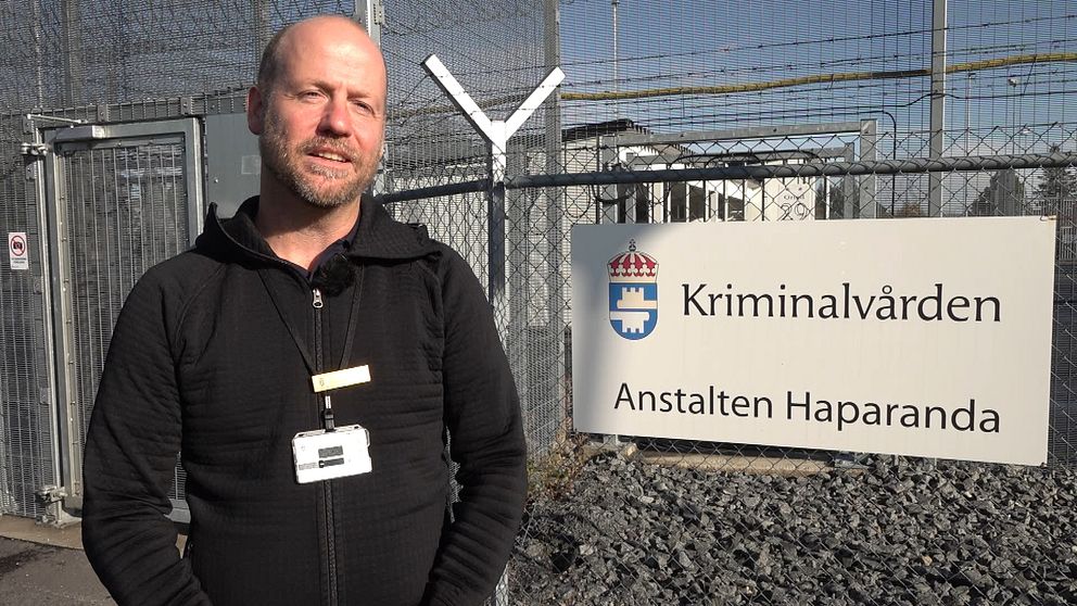 Mårten Andersson , kriminalvårdschef framför Haparandas anstalt.