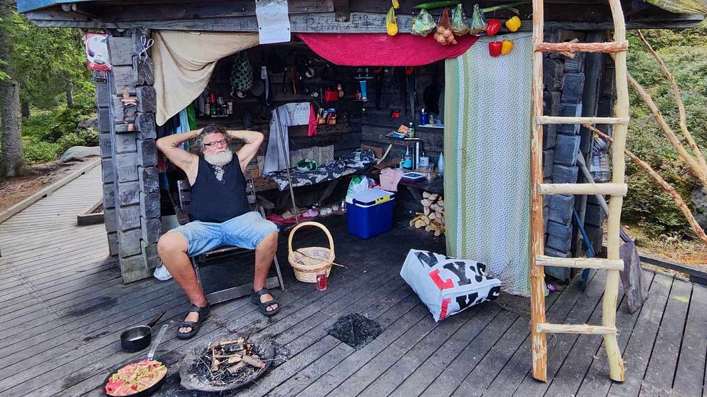 Christer från Härnösand har inrett ett kommunalt vindskydd – något som skapat reaktioner från kommuninvånarna.