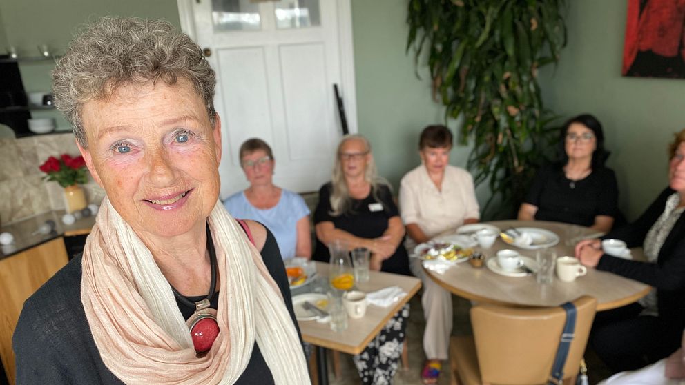 Christa Nordin med medlemmar i Alone Togehter