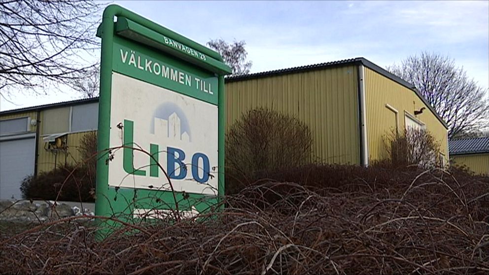 På bilden syns en grön skylt där det stod Välkommen till Libo.