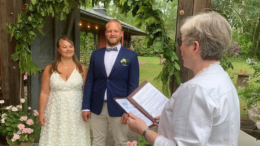 Jessica Jacobsen och Kevin Jönsson från Vallberga gifte sig i alla hast.