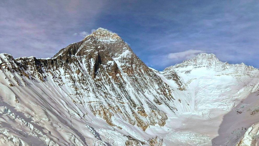 d-d-kropp-vid-mount-everest-kan-b-rgas-efter-30-r-svt-nyheter