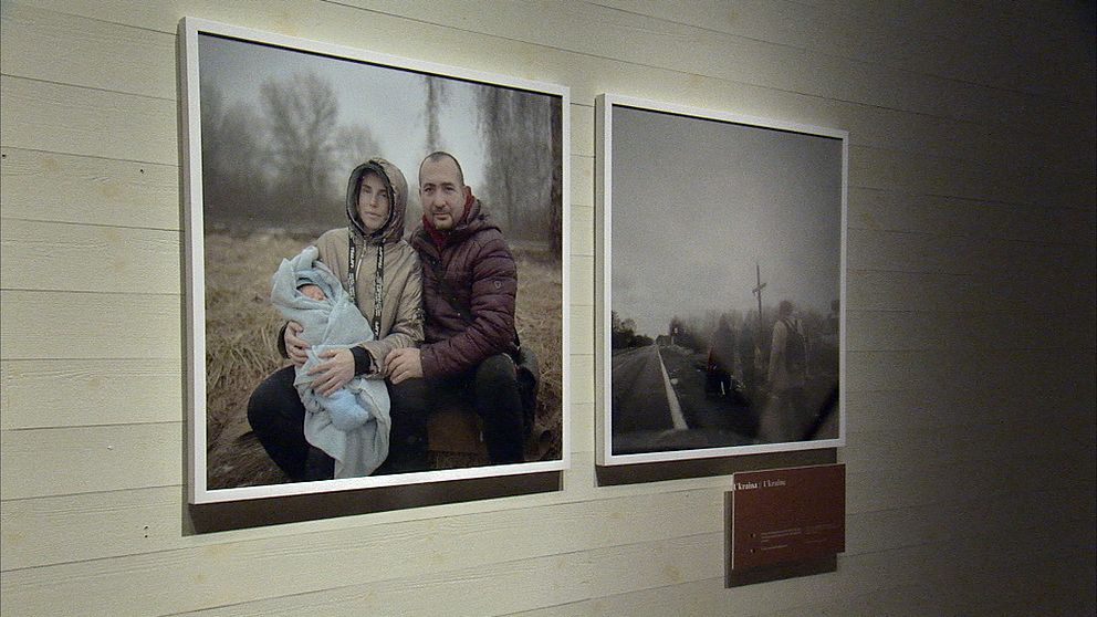 Bild från fotoutställning om kärlek på flykt på Värmlands museum