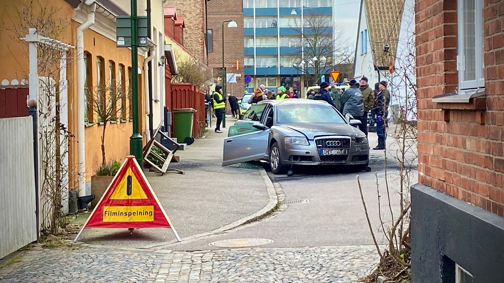 Sprängd bil på filminspelningsplats- Tunna blå linjen 3.