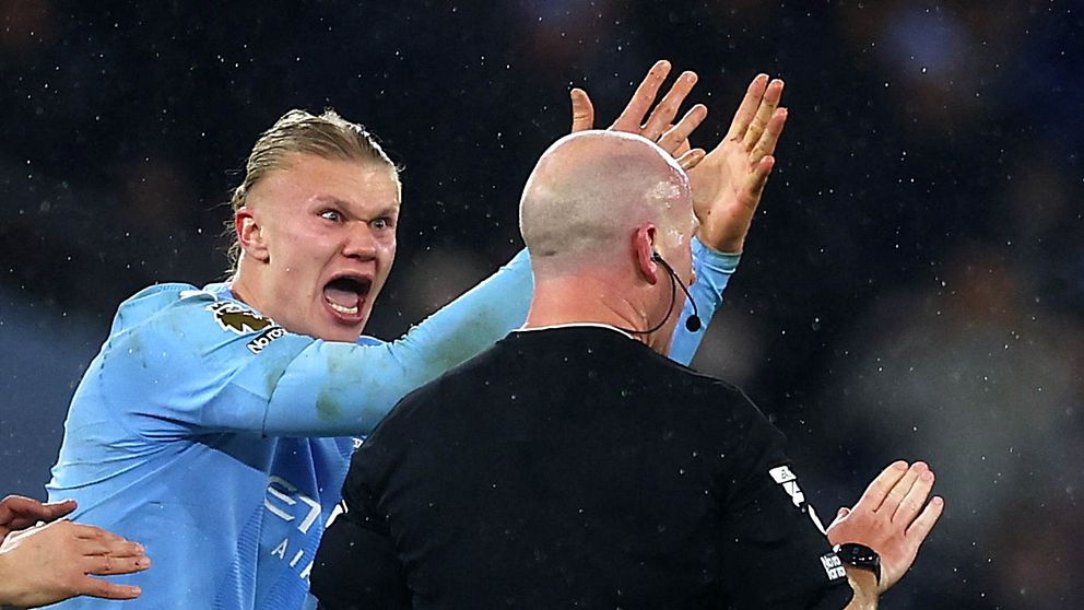 Erling Haaland skrek på domaren efter missade läget.