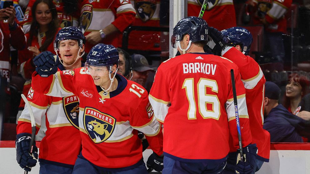 Florida Panthers firar ett av målen.