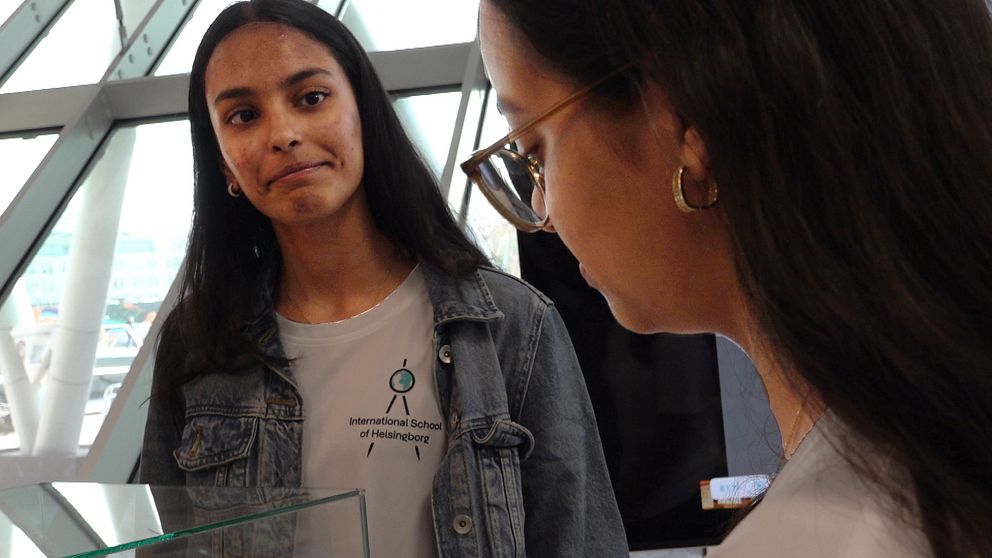 Anusha och Kaavya från Internationella skolan i Helsingborg.