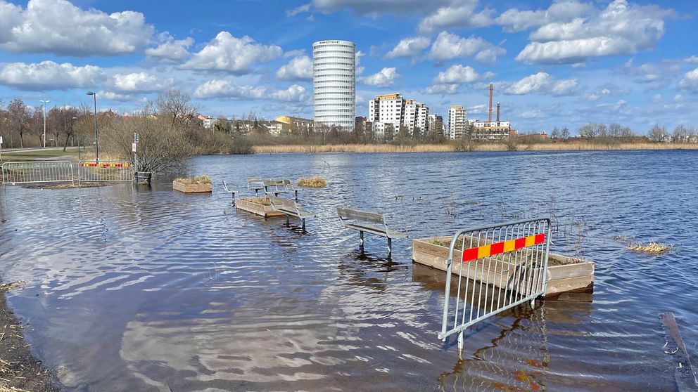 Munsksjö området. Sikt på sjön och munksjötornet.