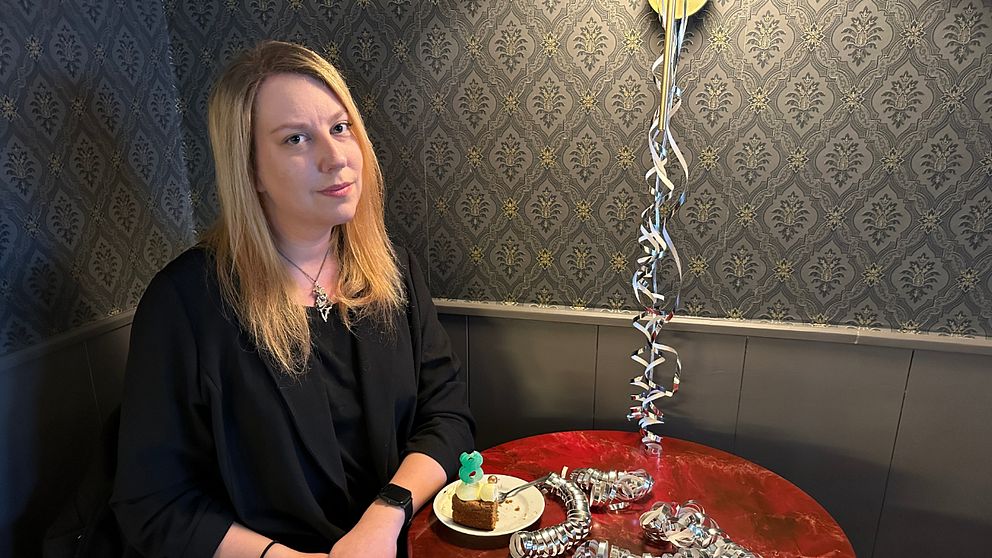 Petra Blomqvist från Umeå firar födelsedag på kafé.