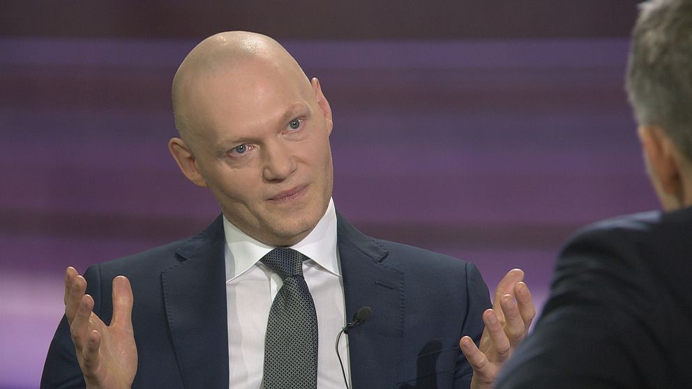 Finansmarknadsminister Niklas Wykman (M) säger i SVT 30 Minuter att diskussionen om regeringens tidsplan för utbyggnaden av kärnkraft är ”överspelad”. Regeringen har sagt att kärnkraft ska börja byggas innan nästa val och Wykman menar att Vattenfall redan påbörjat arbete på marken för att bygga kärnkraft, detta trots att Vattenfall meddelat att inget investeringsbeslut kommer att fattas innan 2029.