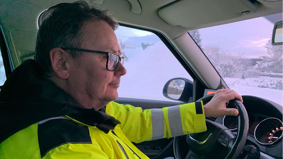 Enhetschefen Mats Lidestig i Ludvika sitter i en bil