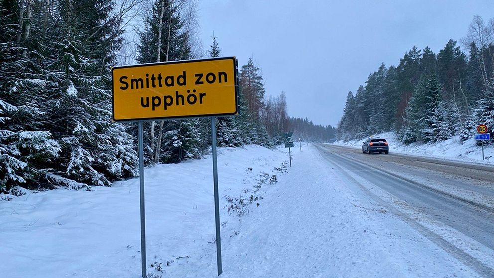 Skylt som informerar att smittad zon upphör.