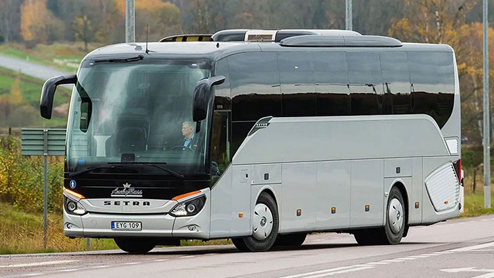 buss som kör arbetspendlare