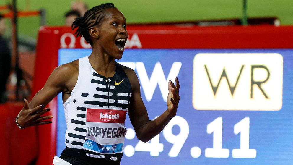 Se när Faith Kipyegon slår världsrekord på 1500 meter.