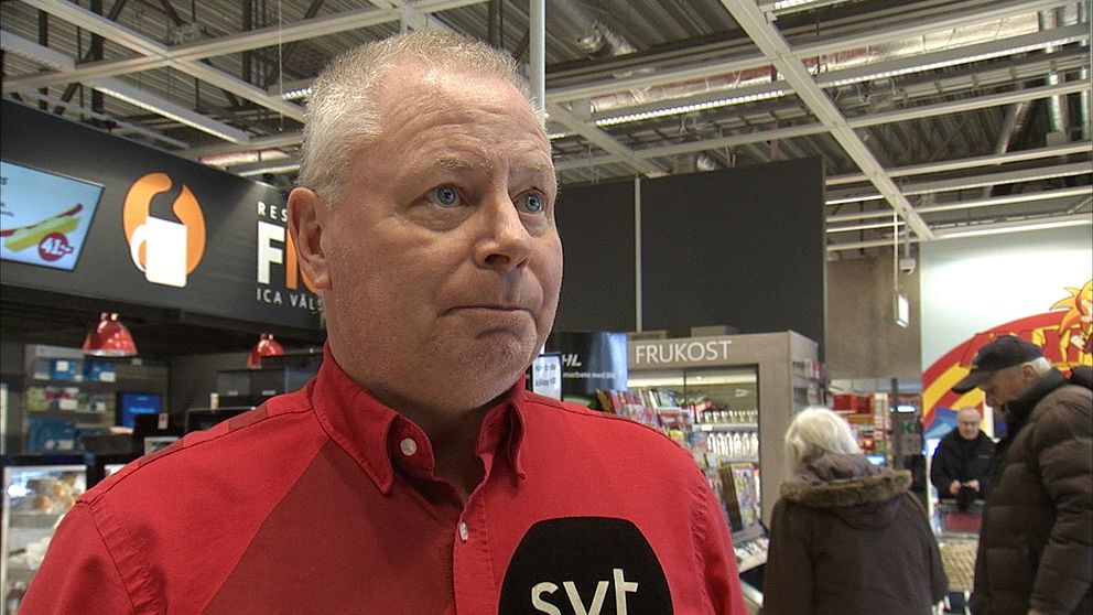 Peter Kullgren, vd på ICA Maxi Välsviken, är bekymrad över förtroendetraset hos svenska folket.