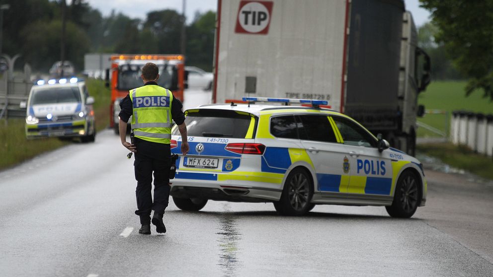 En person dog i en trafikolycka norr om Eskilstuna på onsdagen.