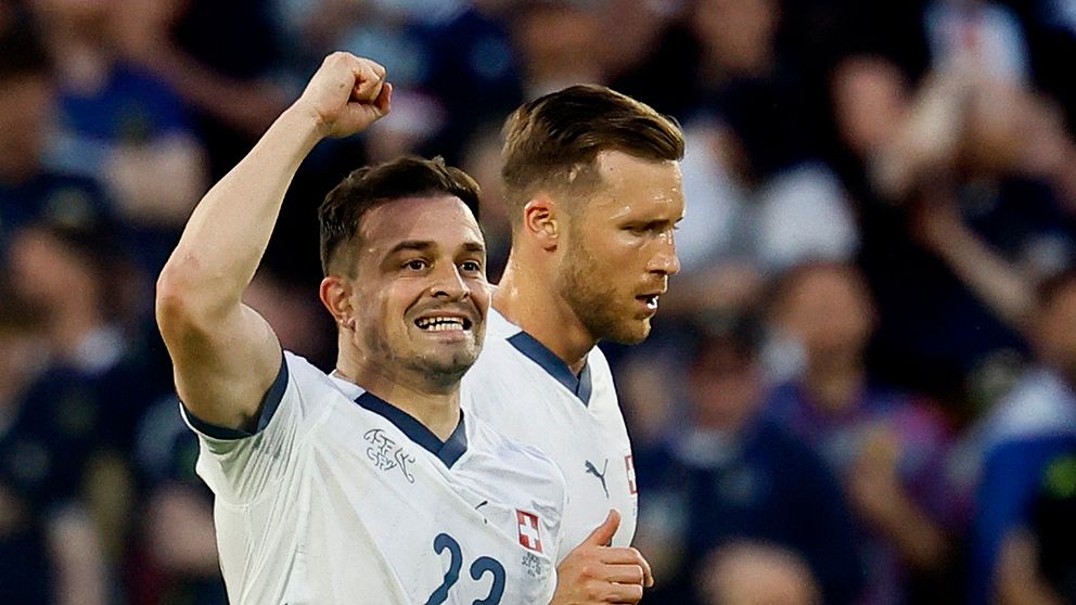 Här utjämnar Xherdan Shaqiri för Schweiz i EM-mötet mot Skottland.
